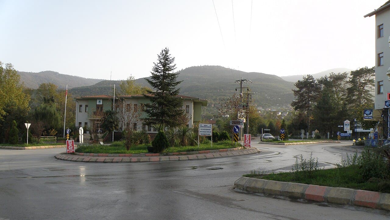 Maşukiye dere kenarı