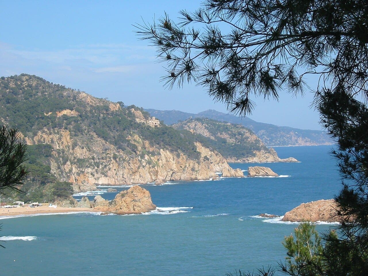 Costa Brava kıyısı ve koylar