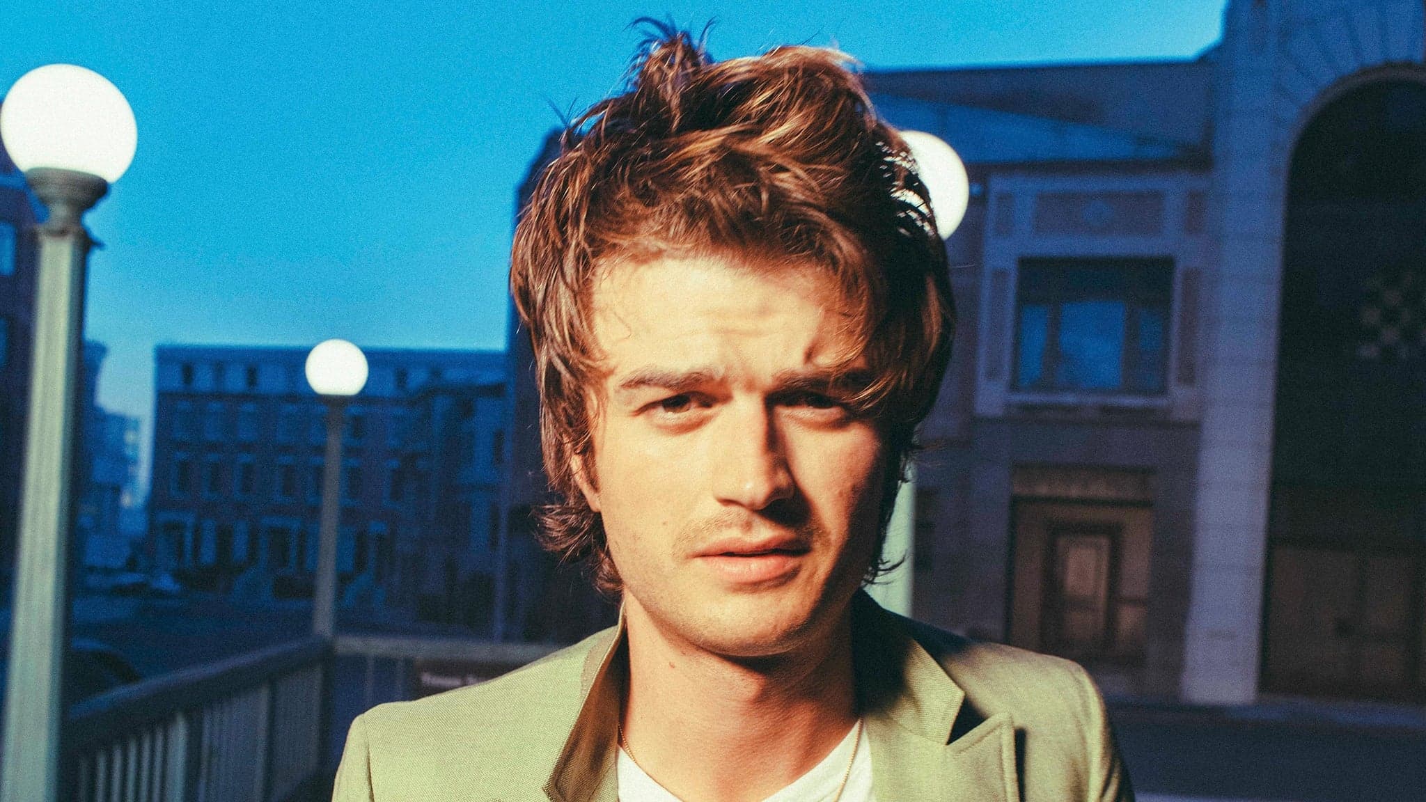 Joe Keery'nin Djo sanatçı portresi