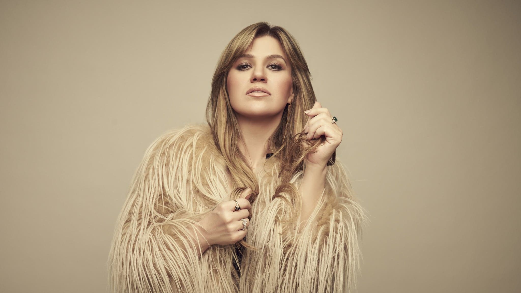 Kelly Clarkson promotional photograph