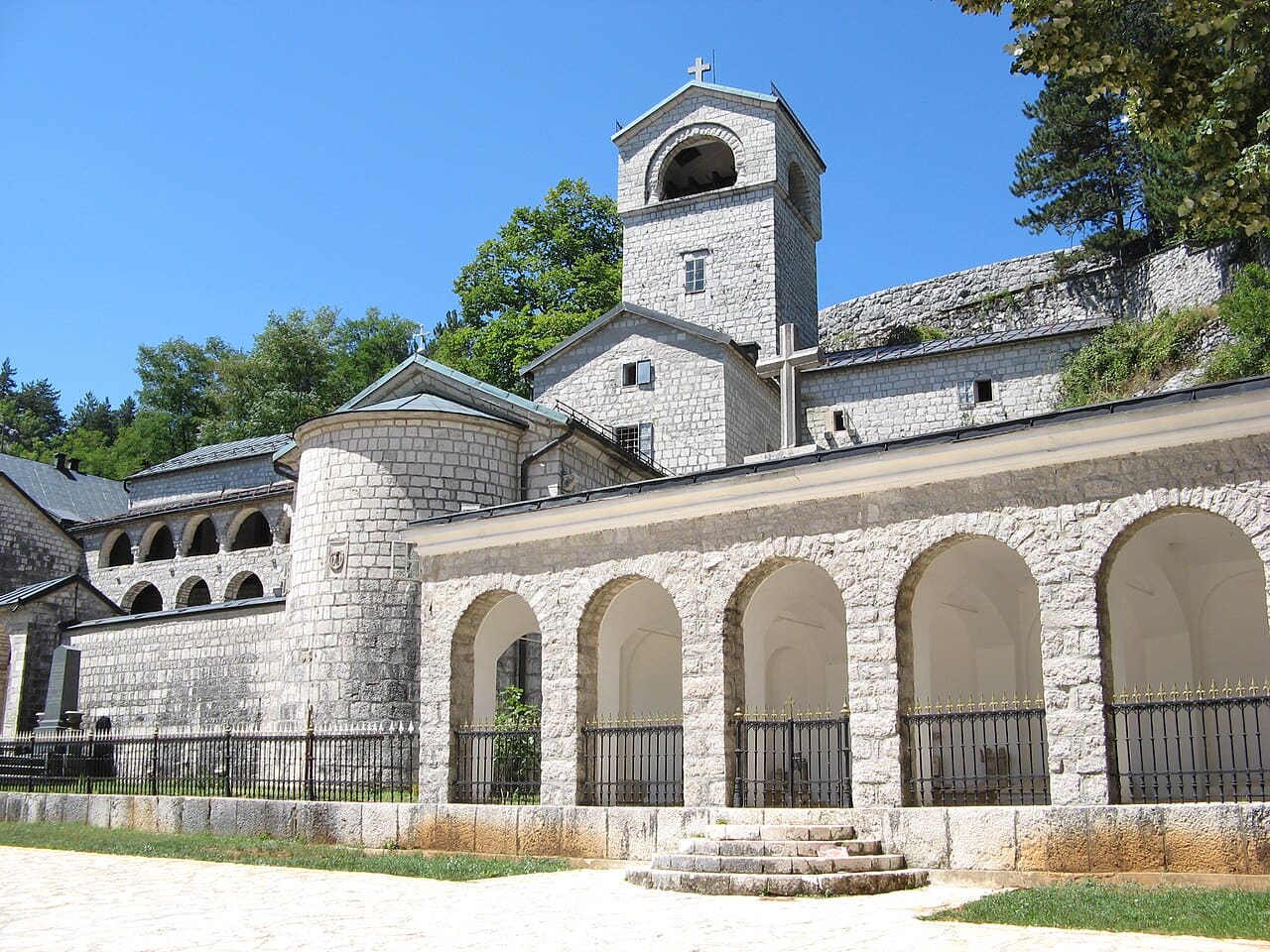 Cetinje saray caddesi