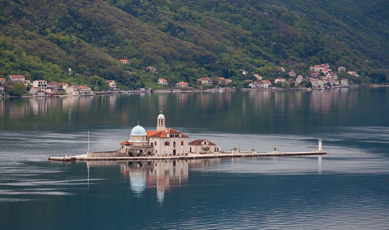 Perast körfez manzarası