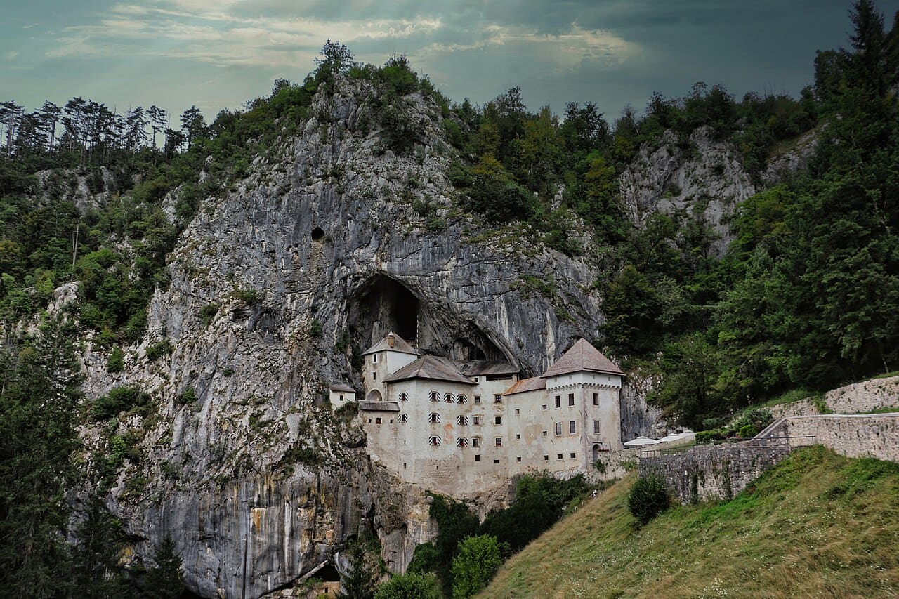 Predjama Kalesi, Postojna