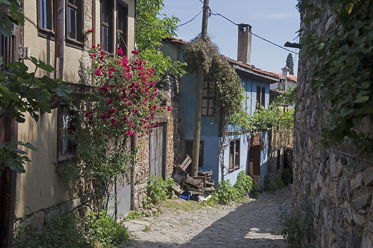 Cumalıkızık sokakları