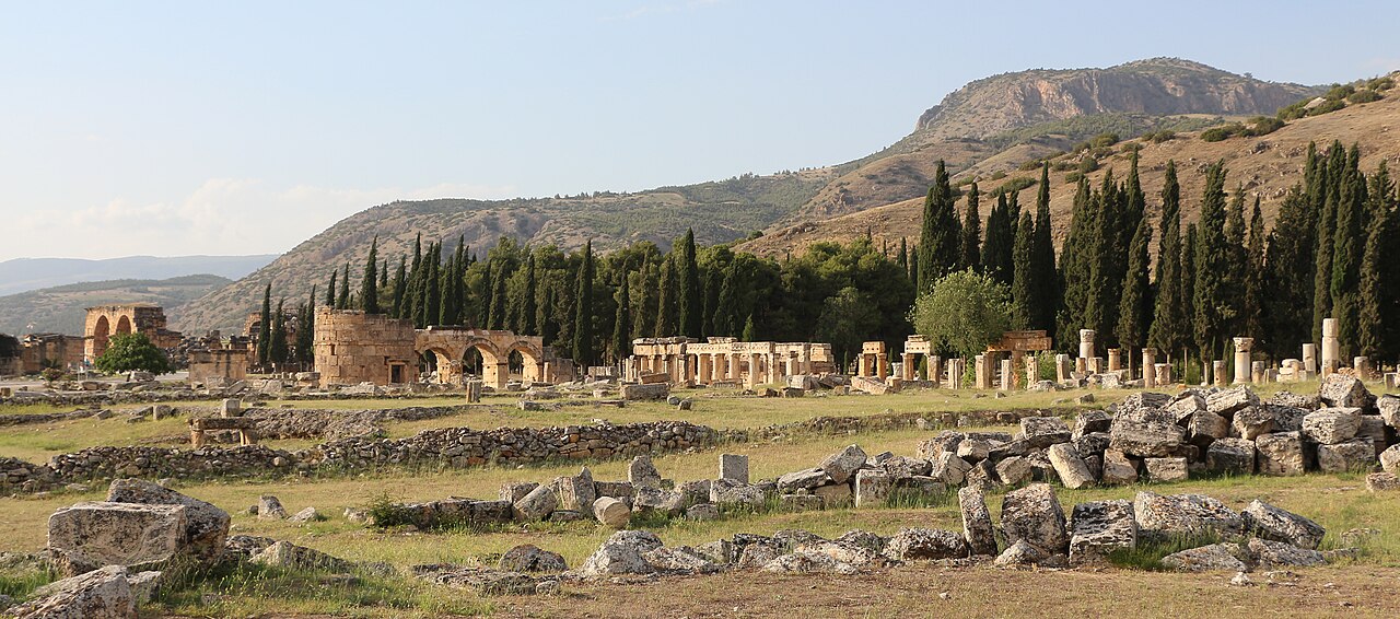 Hierapolis antik tiyatrosu